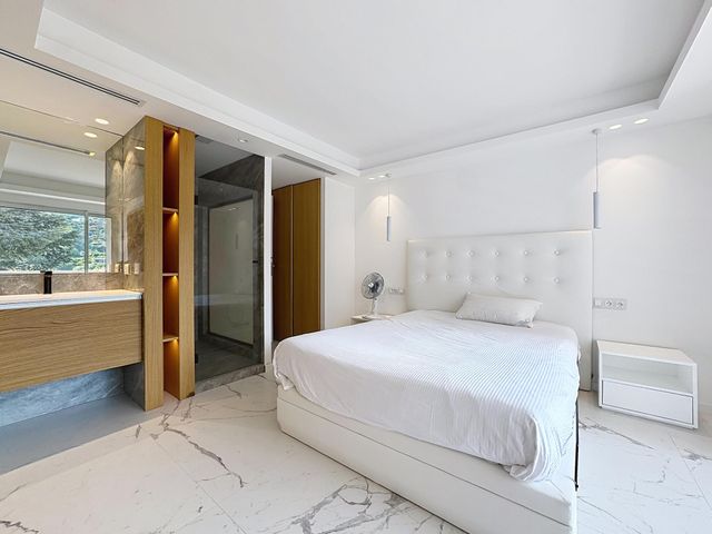 Appartement F6 à vendre - 6 pièces - 175.27 m2 - CANNES - 06 - PROVENCE-ALPES-COTE-D-AZUR - Century 21 Adhère Transactions