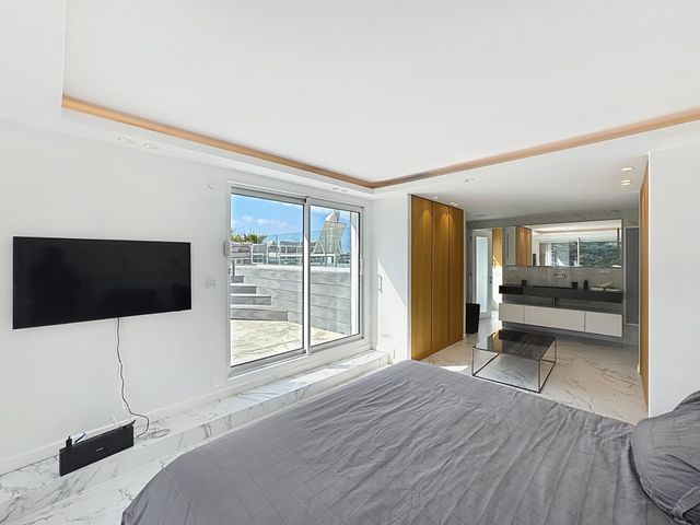 Appartement F6 à vendre - 6 pièces - 175.27 m2 - CANNES - 06 - PROVENCE-ALPES-COTE-D-AZUR - Century 21 Adhère Transactions