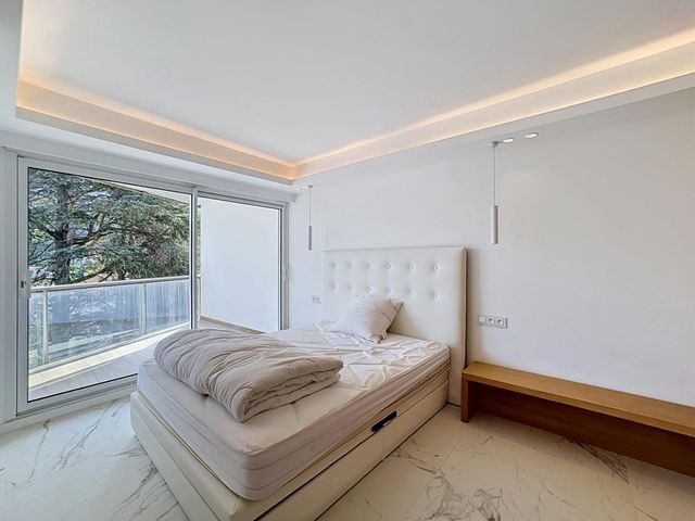 Appartement F6 à vendre - 6 pièces - 175.27 m2 - CANNES - 06 - PROVENCE-ALPES-COTE-D-AZUR - Century 21 Adhère Transactions