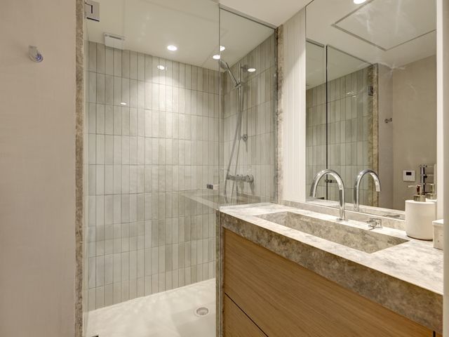 Appartement F3 à vendre - 3 pièces - 55.4 m2 - CANNES - 06 - PROVENCE-ALPES-COTE-D-AZUR - Century 21 Adhère Transactions