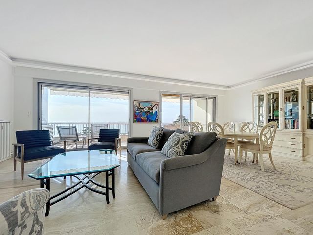 Appartement F3 à vendre - 3 pièces - 98.01 m2 - CANNES - 06 - PROVENCE-ALPES-COTE-D-AZUR - Century 21 Adhère Transactions