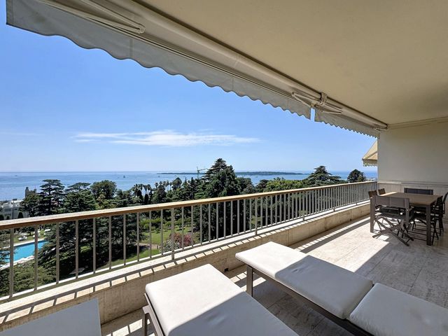 Appartement F3 à vendre - 3 pièces - 98.01 m2 - CANNES - 06 - PROVENCE-ALPES-COTE-D-AZUR - Century 21 Adhère Transactions