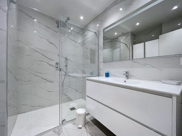Appartement F3 à vendre - 3 pièces - 98.01 m2 - CANNES - 06 - PROVENCE-ALPES-COTE-D-AZUR - Century 21 Adhère Transactions