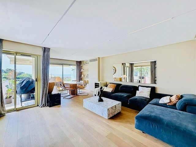 Appartement F4 à vendre - 4 pièces - 105.0 m2 - LE CANNET - 06 - PROVENCE-ALPES-COTE-D-AZUR - Century 21 Adhère Transactions