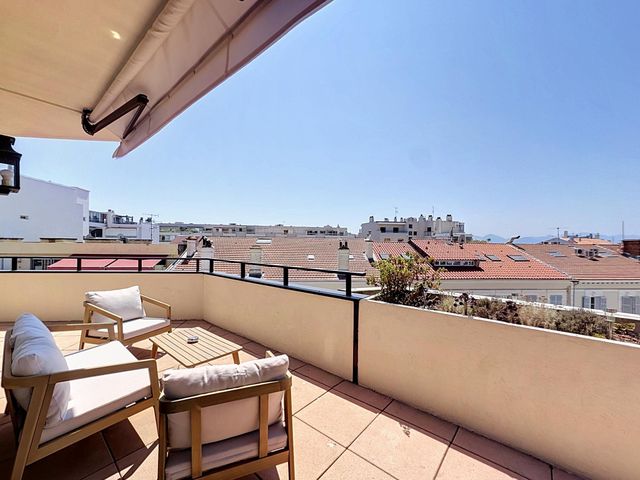 Appartement F4 à vendre - 4 pièces - 83.0 m2 - CANNES - 06 - PROVENCE-ALPES-COTE-D-AZUR - Century 21 Adhère Transactions