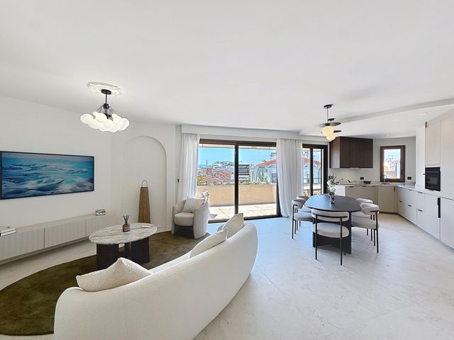 Appartement F4 à vendre - 4 pièces - 83.0 m2 - CANNES - 06 - PROVENCE-ALPES-COTE-D-AZUR - Century 21 Adhère Transactions