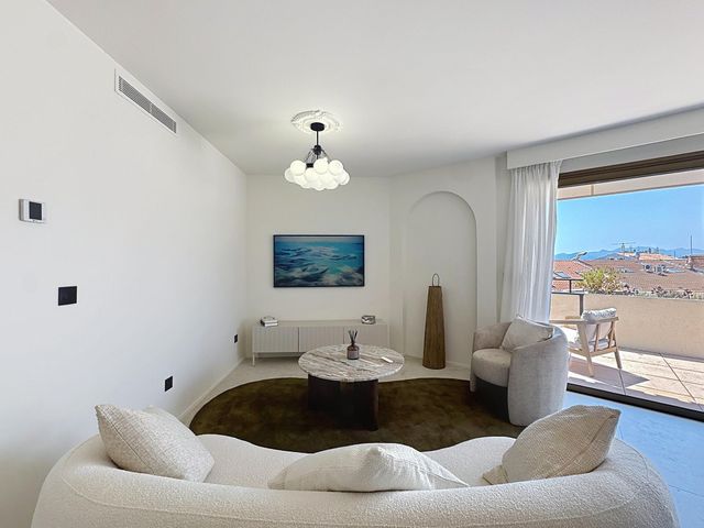 Appartement F4 à vendre - 4 pièces - 83.0 m2 - CANNES - 06 - PROVENCE-ALPES-COTE-D-AZUR - Century 21 Adhère Transactions