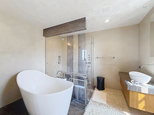 maison à louer - 5 pièces - 158.0 m2 - VALLAURIS - 06 - PROVENCE-ALPES-COTE-D-AZUR - Century 21 Adhère Transactions