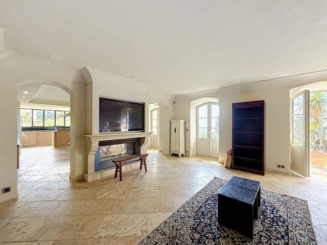 maison à louer - 5 pièces - 158.0 m2 - VALLAURIS - 06 - PROVENCE-ALPES-COTE-D-AZUR - Century 21 Adhère Transactions