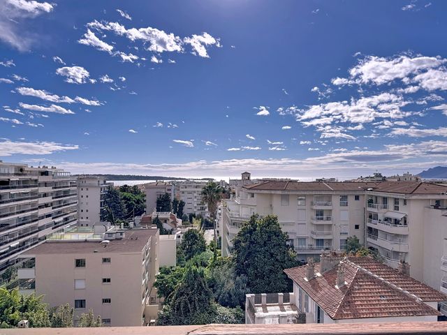 Appartement F3 à vendre - 3 pièces - 65.11 m2 - CANNES - 06 - PROVENCE-ALPES-COTE-D-AZUR - Century 21 Adhère Transactions