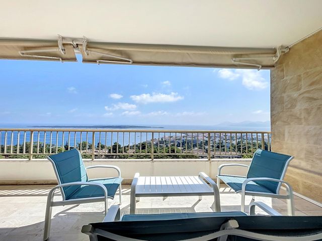 Appartement F3 à louer - 3 pièces - 99.0 m2 - CANNES - 06 - PROVENCE-ALPES-COTE-D-AZUR - Century 21 Adhère Transactions