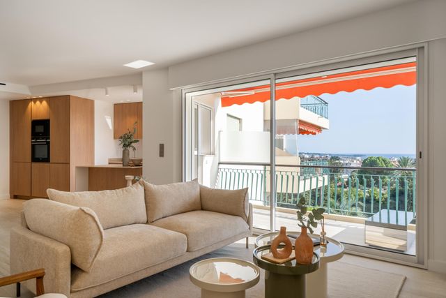 Appartement F3 à vendre - 3 pièces - 98.0 m2 - CANNES - 06 - PROVENCE-ALPES-COTE-D-AZUR - Century 21 Adhère Transactions