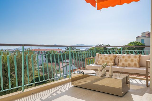 Appartement F3 à vendre - 3 pièces - 98.0 m2 - CANNES - 06 - PROVENCE-ALPES-COTE-D-AZUR - Century 21 Adhère Transactions