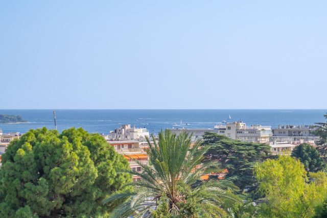 Appartement F3 à vendre - 3 pièces - 98.0 m2 - CANNES - 06 - PROVENCE-ALPES-COTE-D-AZUR - Century 21 Adhère Transactions