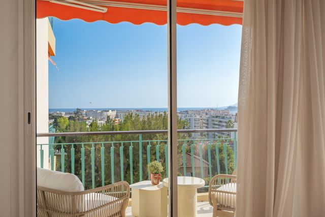Appartement F3 à vendre - 3 pièces - 98.0 m2 - CANNES - 06 - PROVENCE-ALPES-COTE-D-AZUR - Century 21 Adhère Transactions