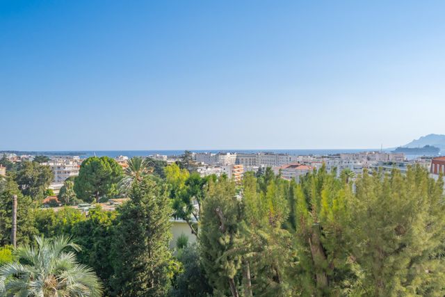 Appartement F3 à vendre - 3 pièces - 98.0 m2 - CANNES - 06 - PROVENCE-ALPES-COTE-D-AZUR - Century 21 Adhère Transactions