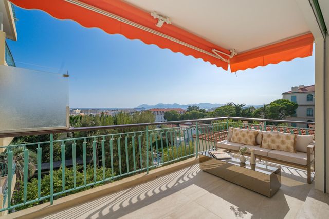 Appartement F3 à vendre - 3 pièces - 98.0 m2 - CANNES - 06 - PROVENCE-ALPES-COTE-D-AZUR - Century 21 Adhère Transactions