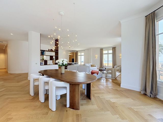 Appartement F4 à vendre - 4 pièces - 196.75 m2 - CANNES - 06 - PROVENCE-ALPES-COTE-D-AZUR - Century 21 Adhère Transactions