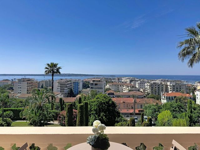 Appartement F4 à vendre - 4 pièces - 196.75 m2 - CANNES - 06 - PROVENCE-ALPES-COTE-D-AZUR - Century 21 Adhère Transactions