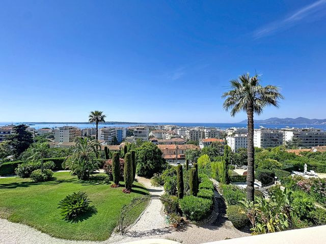 Appartement F4 à vendre - 4 pièces - 196.75 m2 - CANNES - 06 - PROVENCE-ALPES-COTE-D-AZUR - Century 21 Adhère Transactions