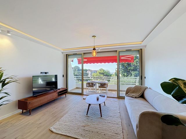 Appartement F3 à vendre - 3 pièces - 85.0 m2 - CANNES - 06 - PROVENCE-ALPES-COTE-D-AZUR - Century 21 Adhère Transactions