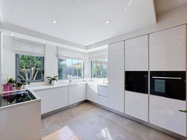 maison à vendre - 5 pièces - 176.0 m2 - CANNES - 06 - PROVENCE-ALPES-COTE-D-AZUR - Century 21 Adhère Transactions