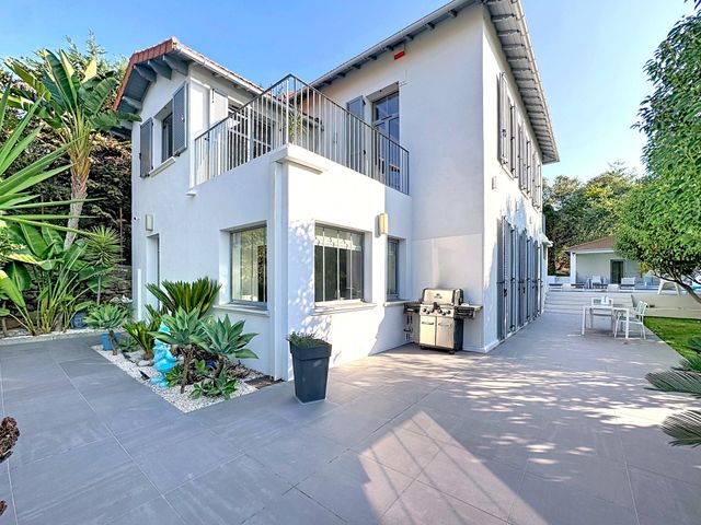 maison à vendre - 5 pièces - 176.0 m2 - CANNES - 06 - PROVENCE-ALPES-COTE-D-AZUR - Century 21 Adhère Transactions