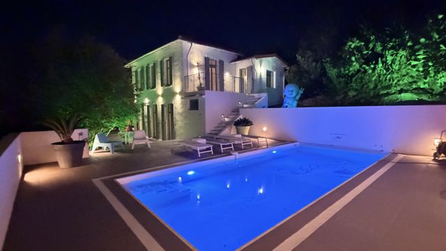 maison à vendre - 5 pièces - 176.0 m2 - CANNES - 06 - PROVENCE-ALPES-COTE-D-AZUR - Century 21 Adhère Transactions