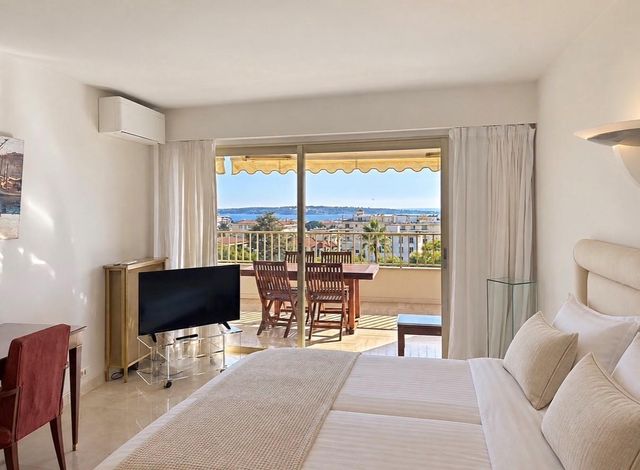 Appartement F4 à vendre - 4 pièces - 112.0 m2 - CANNES - 06 - PROVENCE-ALPES-COTE-D-AZUR - Century 21 Adhère Transactions