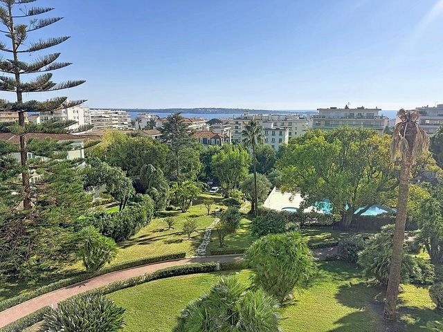 Appartement F4 à vendre - 4 pièces - 112.0 m2 - CANNES - 06 - PROVENCE-ALPES-COTE-D-AZUR - Century 21 Adhère Transactions
