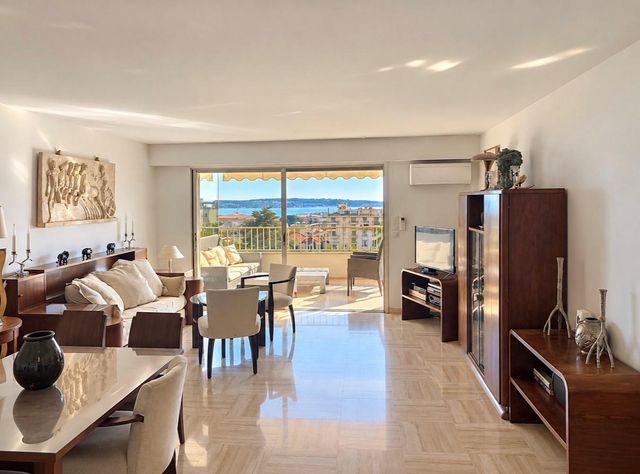 Appartement F4 à vendre - 4 pièces - 112.0 m2 - CANNES - 06 - PROVENCE-ALPES-COTE-D-AZUR - Century 21 Adhère Transactions