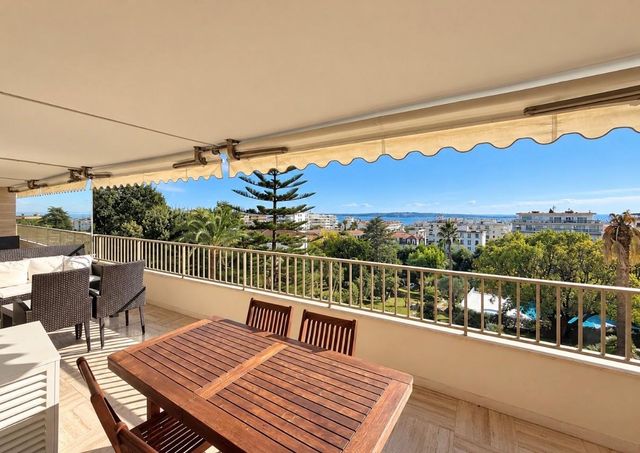 Appartement F4 à vendre - 4 pièces - 112.0 m2 - CANNES - 06 - PROVENCE-ALPES-COTE-D-AZUR - Century 21 Adhère Transactions