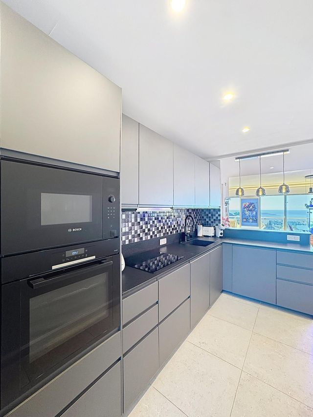 Appartement F4 à vendre - 4 pièces - 110.0 m2 - LE CANNET - 06 - PROVENCE-ALPES-COTE-D-AZUR - Century 21 Adhère Transactions