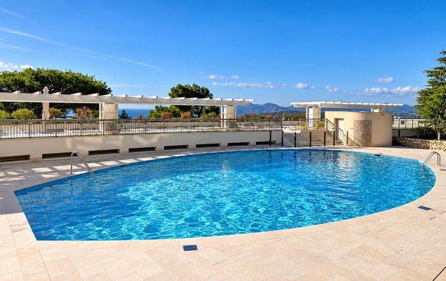 Appartement F4 à vendre - 4 pièces - 110.0 m2 - LE CANNET - 06 - PROVENCE-ALPES-COTE-D-AZUR - Century 21 Adhère Transactions