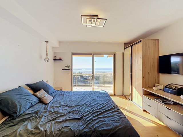 Appartement F4 à vendre - 4 pièces - 110.0 m2 - LE CANNET - 06 - PROVENCE-ALPES-COTE-D-AZUR - Century 21 Adhère Transactions