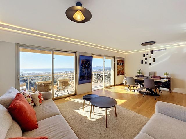Appartement F4 à vendre - 4 pièces - 110.0 m2 - LE CANNET - 06 - PROVENCE-ALPES-COTE-D-AZUR - Century 21 Adhère Transactions