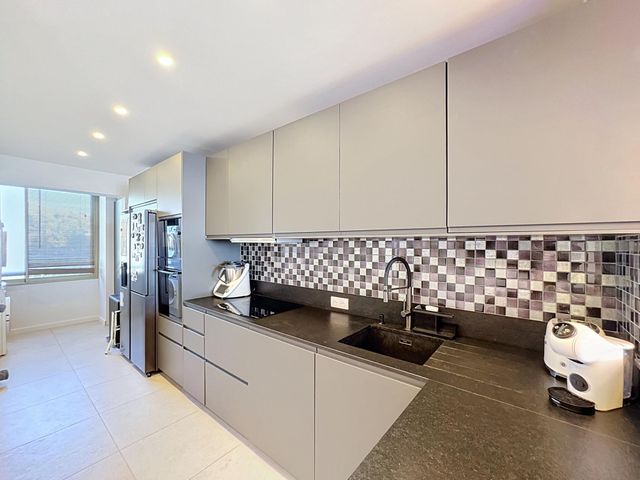 Appartement F4 à vendre - 4 pièces - 110.0 m2 - LE CANNET - 06 - PROVENCE-ALPES-COTE-D-AZUR - Century 21 Adhère Transactions