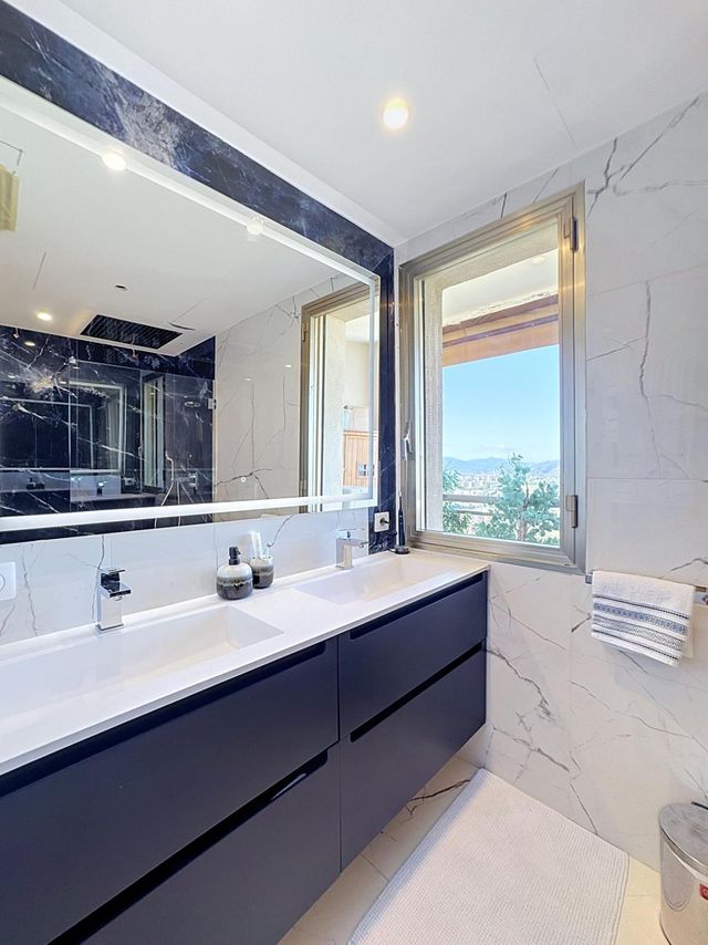 Appartement F4 à vendre - 4 pièces - 110.0 m2 - LE CANNET - 06 - PROVENCE-ALPES-COTE-D-AZUR - Century 21 Adhère Transactions